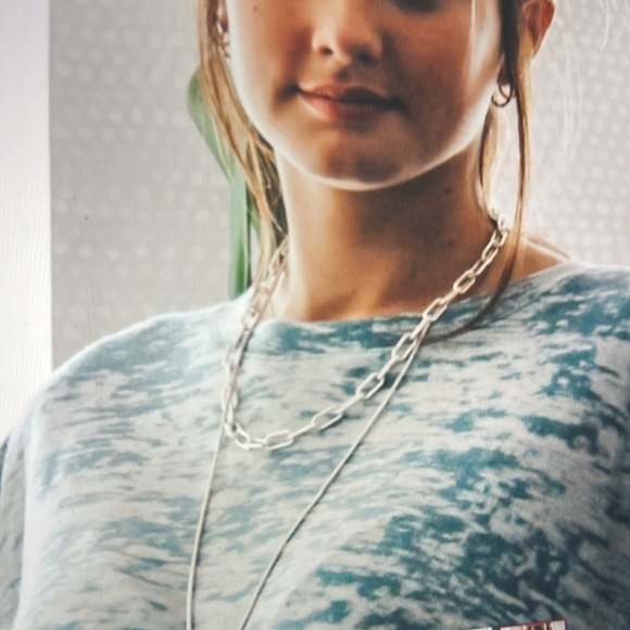 🍒5/$25🍒Only 2 remaining 💕 Layered chain necklace 🔥 - Picture 8 of 8